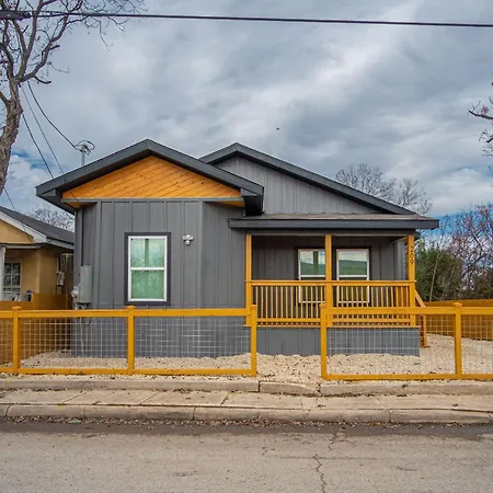 Blissful 5Br3Ba Haven Near Riverwalk Downtown